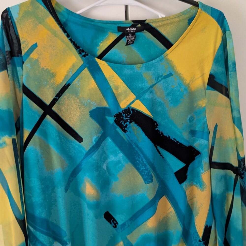 Alfani 2X blue/black/yellow abstract blouse, flowy angel wings, lined